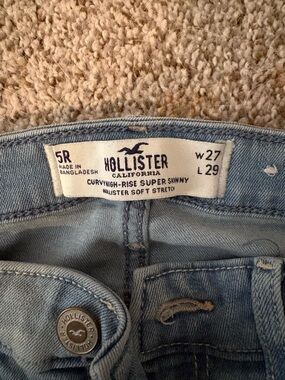 Hollister Curvy High-Rise Super Skinny Jeans - Light Wash Blue